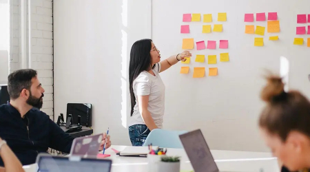 A quoi ressemble le métier de directeur.trice artistique ?