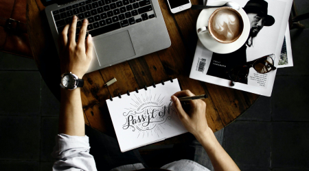 Combien gagne par heure un graphiste à Paris ?