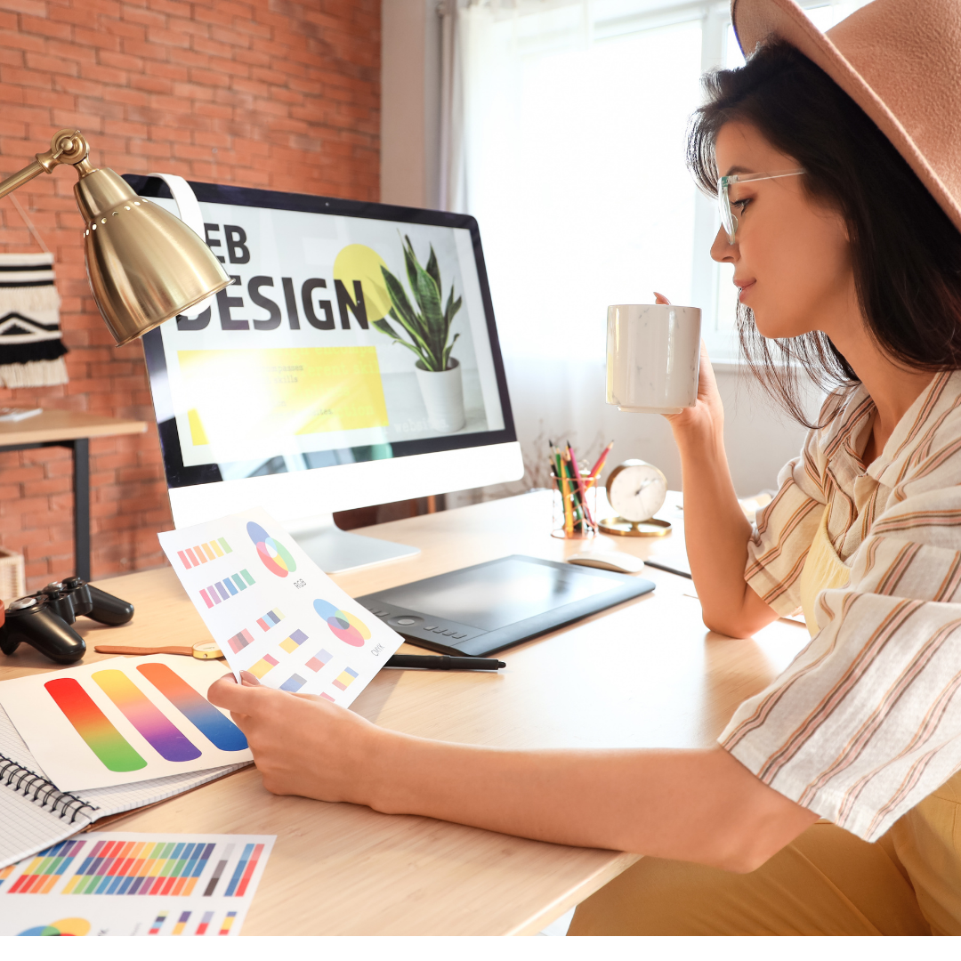 salaire-graphiste-freelance-graphiste-independante-travaillant-sur-ordinateur-design-graphique-bureau